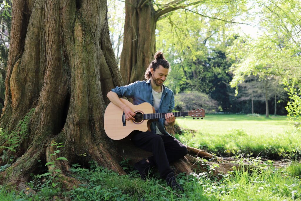 Der Musiker und Yogalehrer Yoza